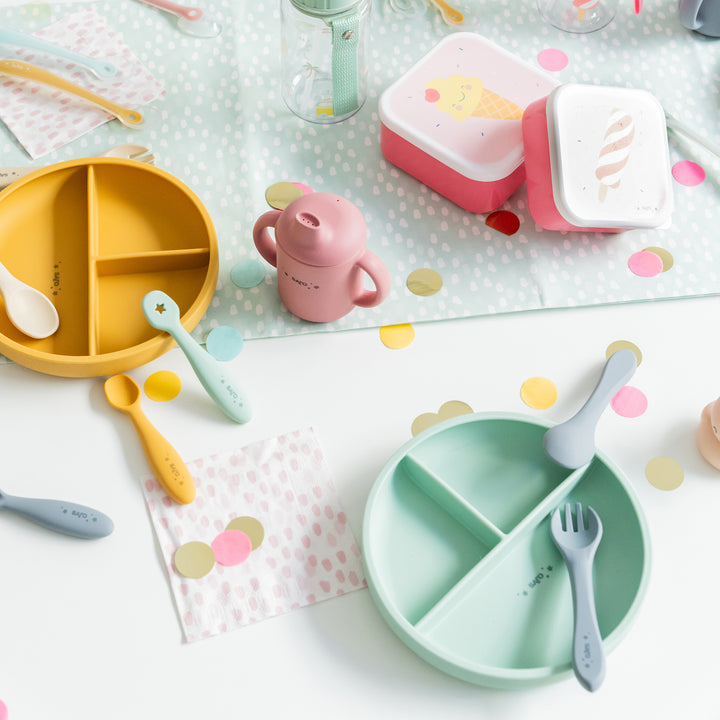 Plato con secciones "Food & Fun"