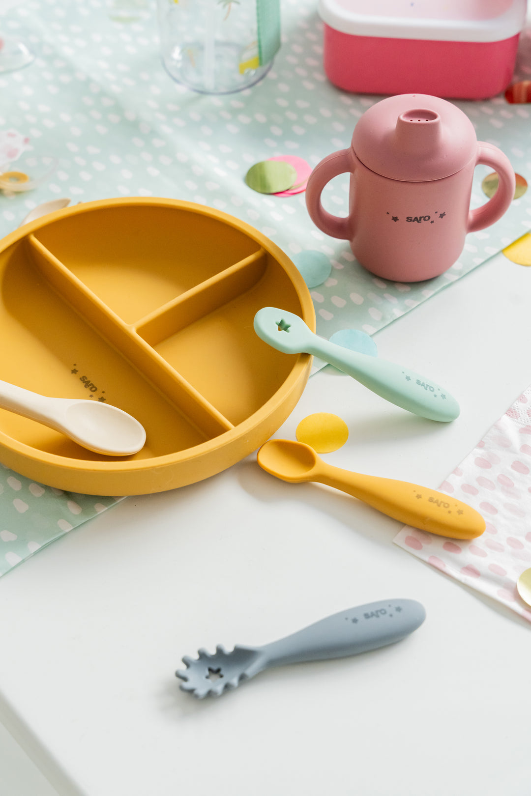 Prato com secções "Comida e Diversão"