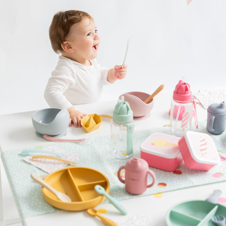 Prato com secções "Comida e Diversão"