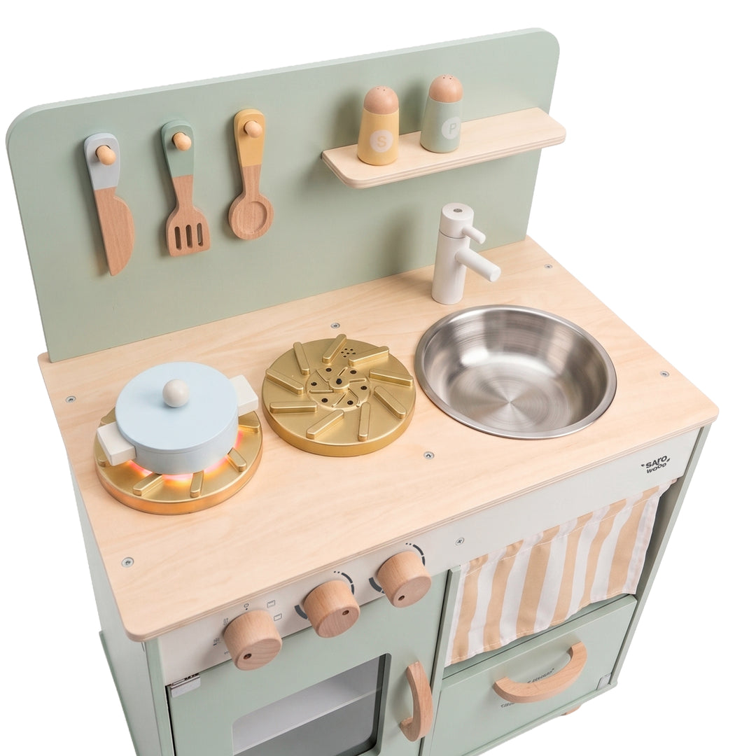 Cozinha de madeira com bicos elétricos “Little Chef”