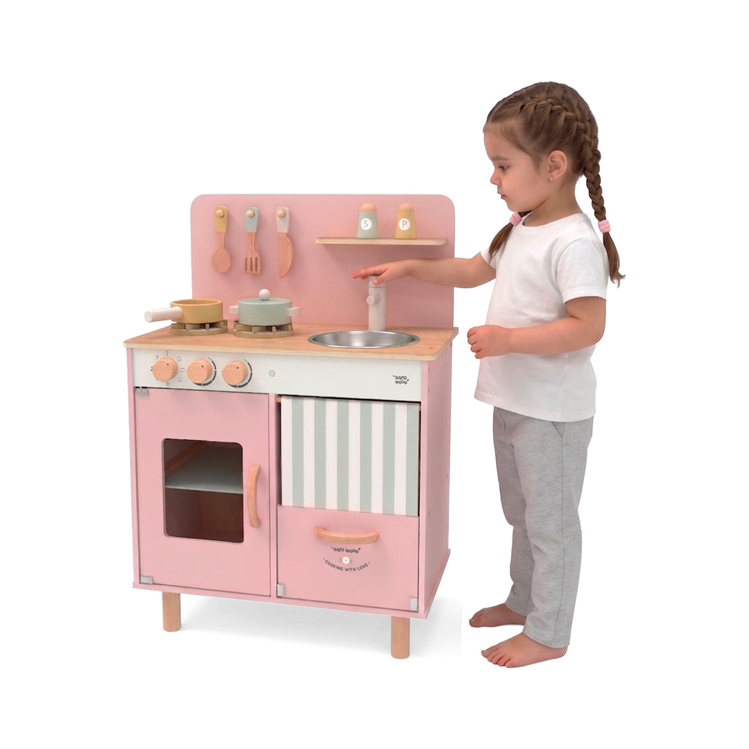 Cozinha de madeira com fogões elétricos “Little Chef”