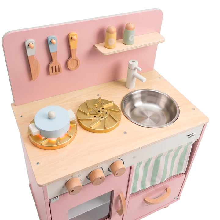 Cozinha de madeira com fogões elétricos “Little Chef”