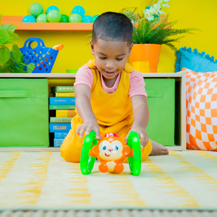 JUGUETE INTERACTIVO “ROLL & GLOW MONKEY™”